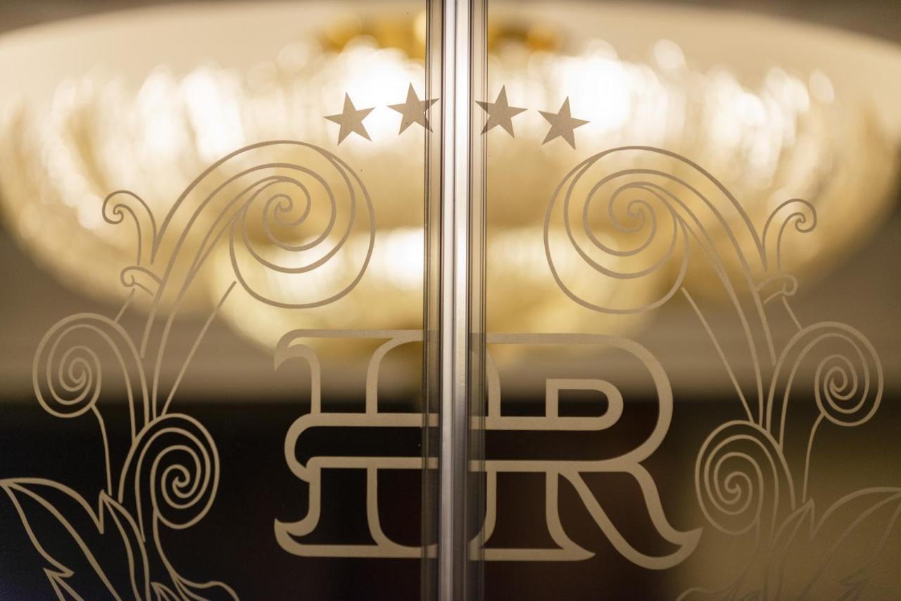 Hotel Rojan スルモナ エクステリア 写真