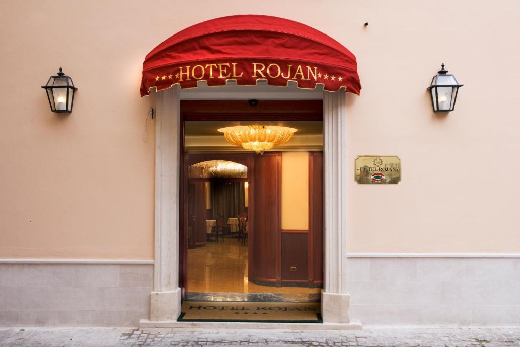Hotel Rojan スルモナ エクステリア 写真