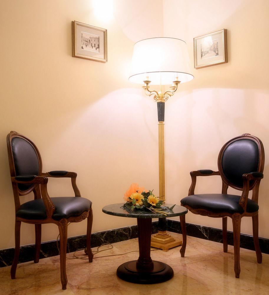 Hotel Rojan スルモナ エクステリア 写真