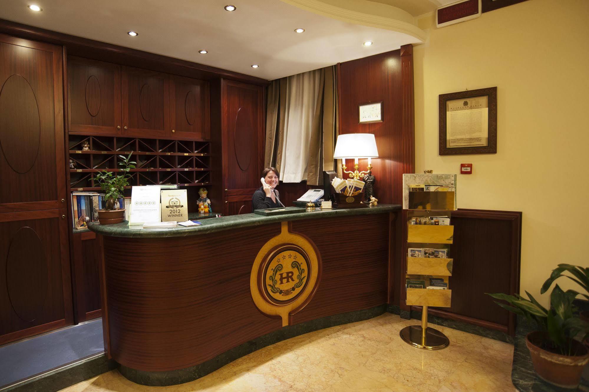 Hotel Rojan スルモナ エクステリア 写真