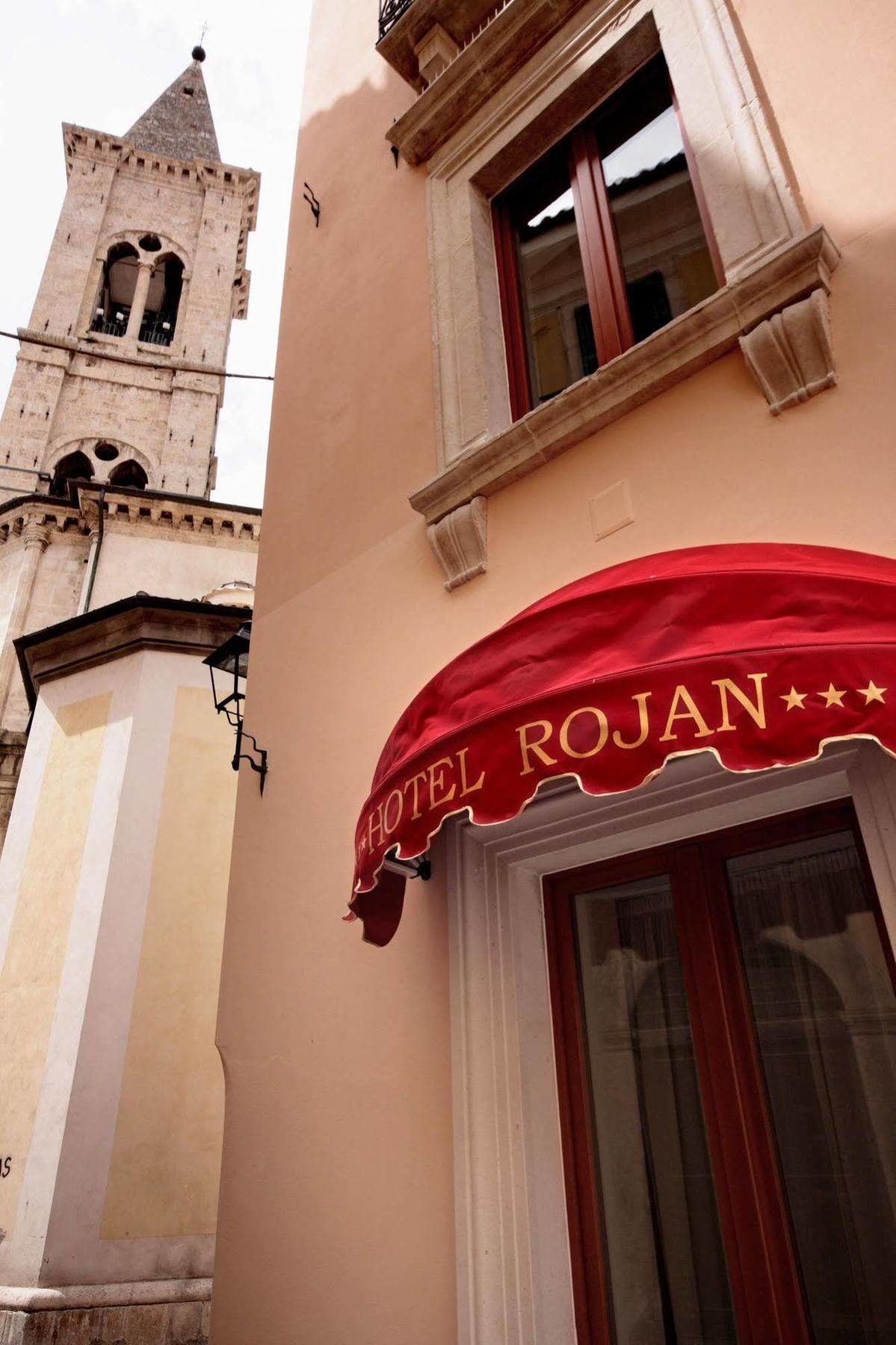 Hotel Rojan スルモナ エクステリア 写真