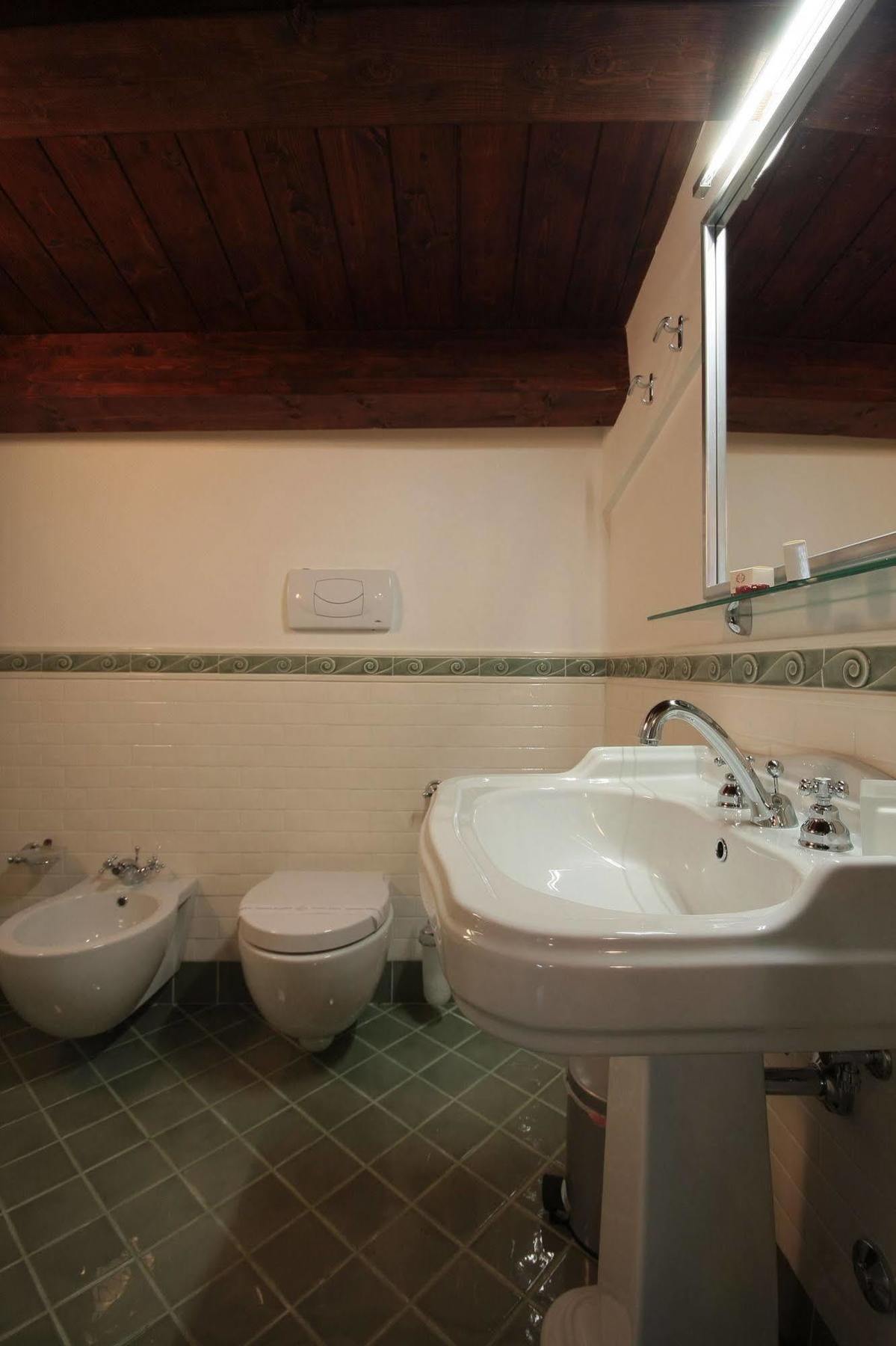 Hotel Rojan スルモナ エクステリア 写真